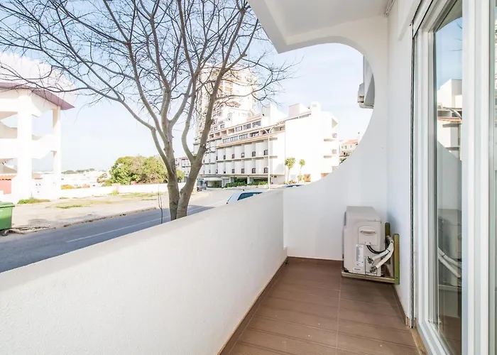 Bambu * Αλμπουφέιρα